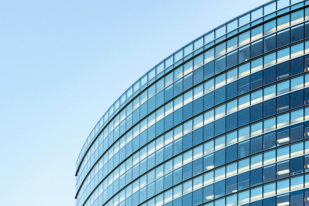 Edificio per attività d’impresa: denominazione sociale e marchio sono segni distinti