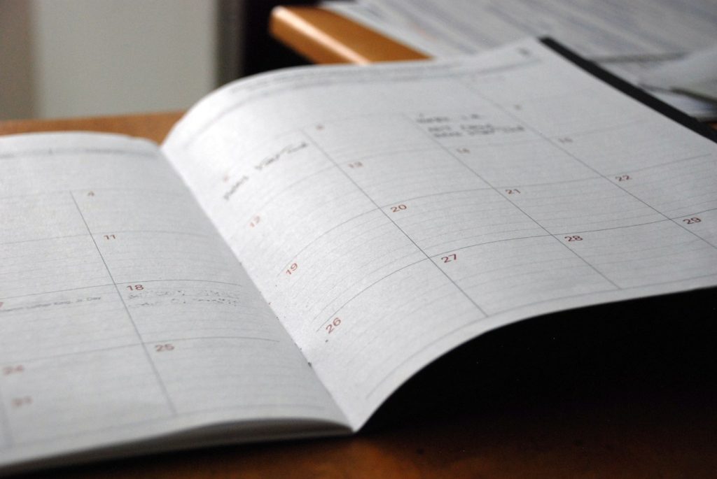Calendario mensile cartaceo per pianificare le scadenze del marchio internazionale